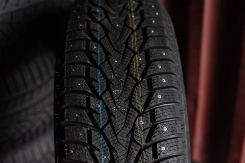 фото протектора и шины WINTERNOVA STUD III Шина ZMAX WINTERNOVA STUD III 275/60 R20 119/116Q