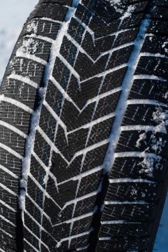 фото протектора и шины WINTERHAWKE II Шина ZMAX WINTERHAWKE II 255/50 R20 109H